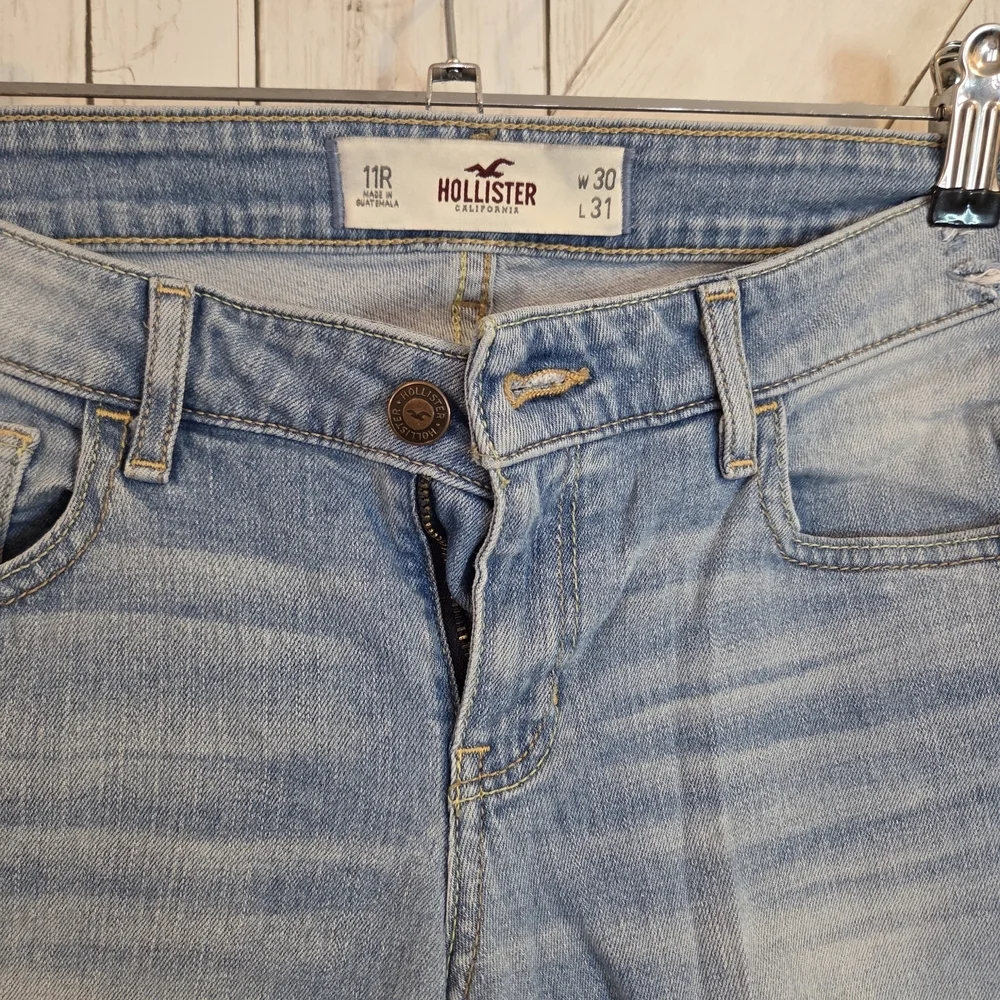 Hollister Women's Light Blue Jeans - Picture 7 of 8